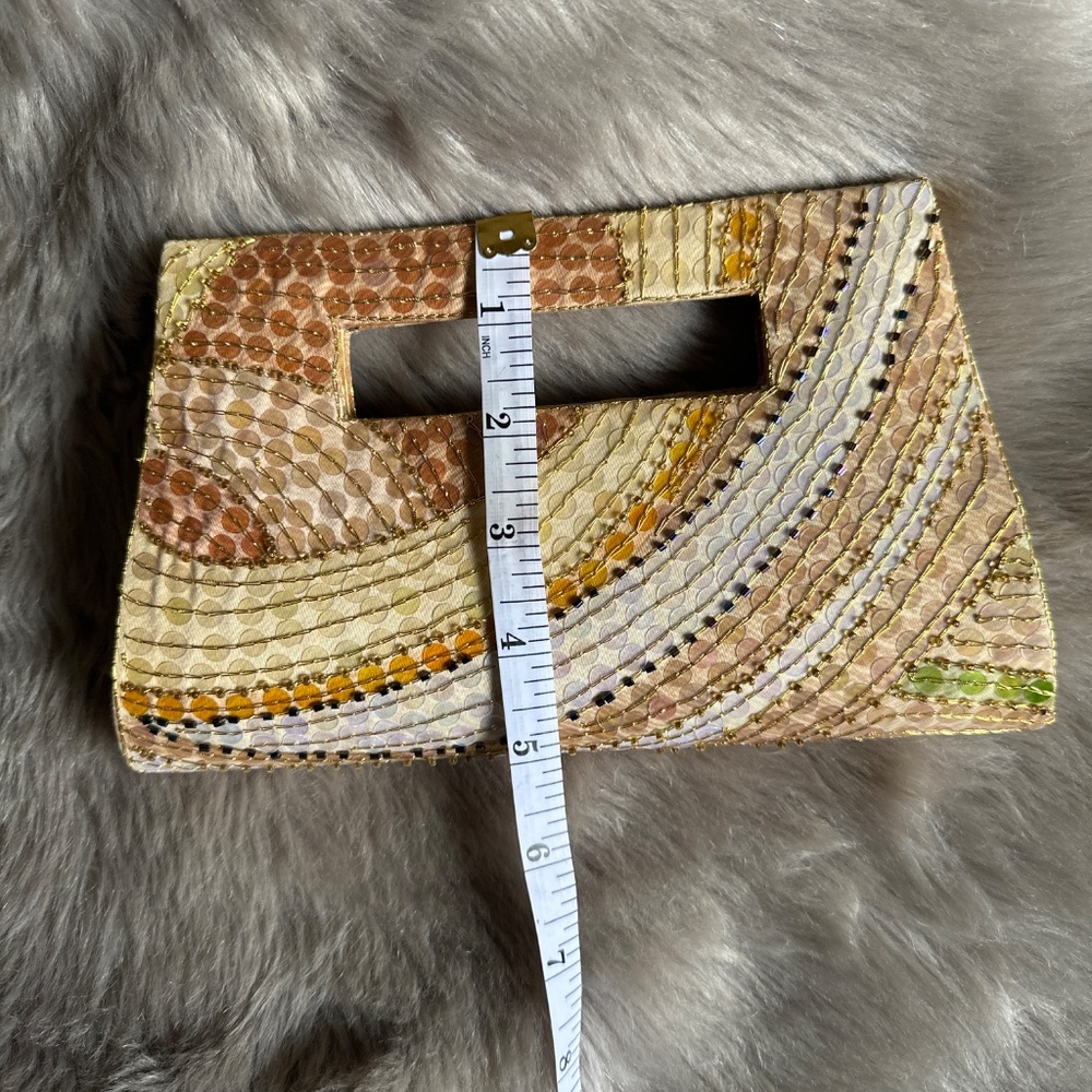 Boutique Neutral Clutch - Picture 4 of 5